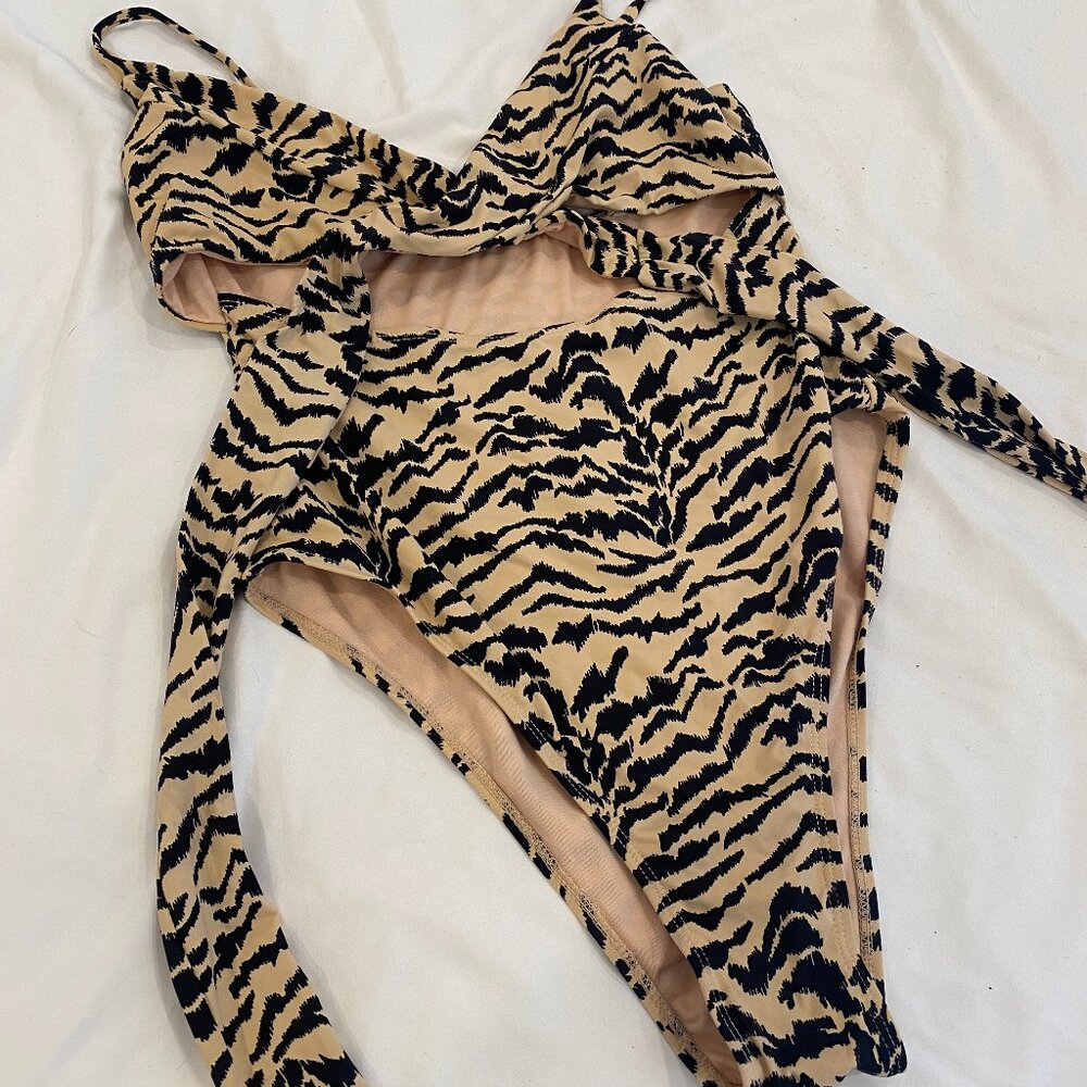 Baltic born one-piece (cut-out) swinsuit - L